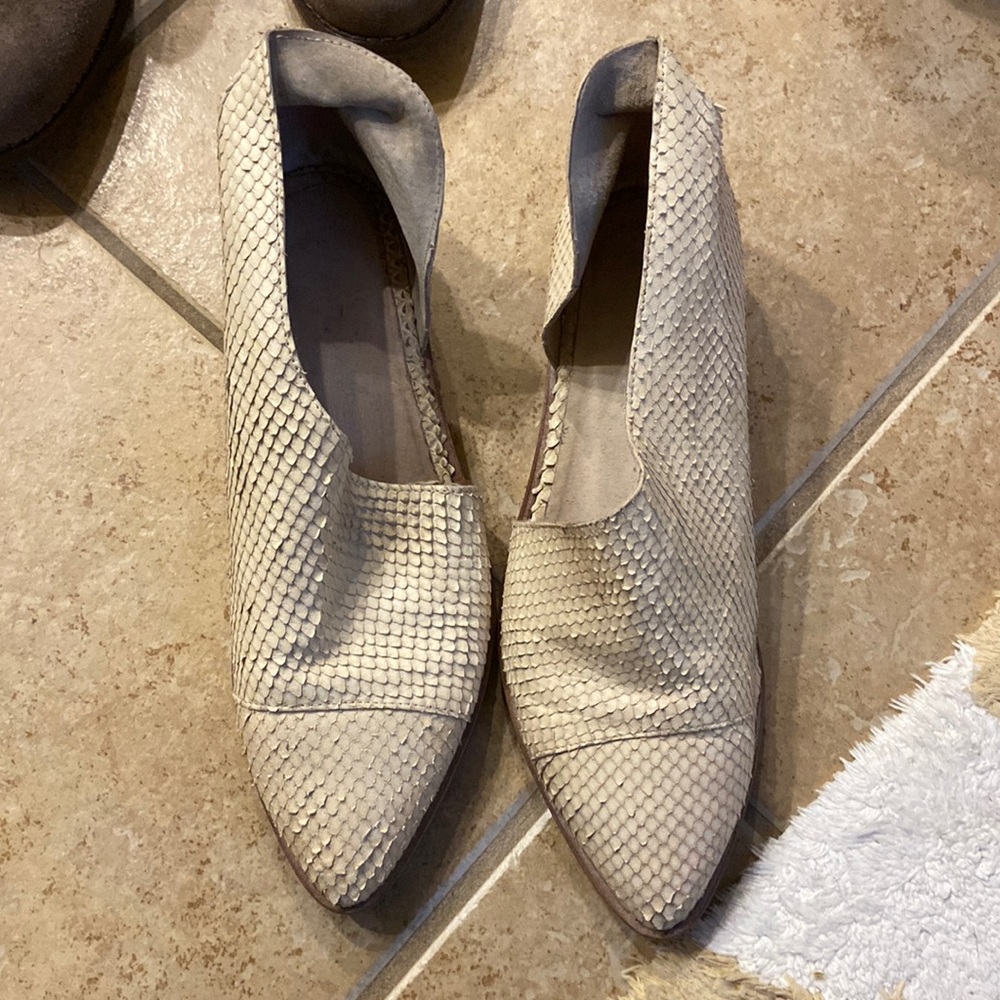 Free people pointed toe mule